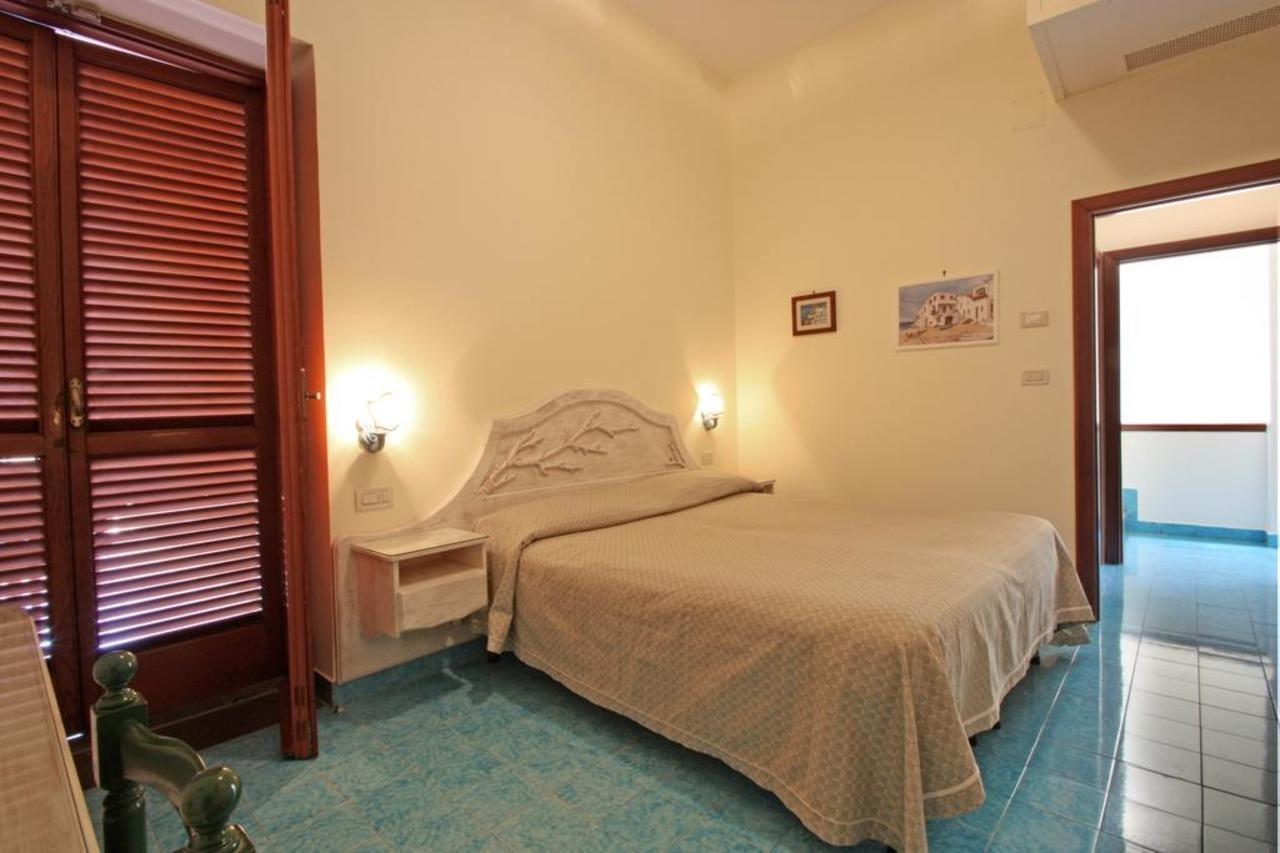 Hotel La Certosa มัสซาลูเบรนเซ ภายนอก รูปภาพ
