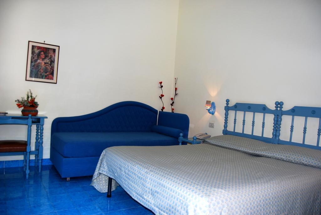 Hotel La Certosa มัสซาลูเบรนเซ ภายนอก รูปภาพ